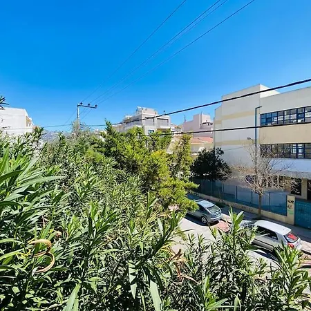 地铁站旁，免费停车，安静舒适街区，精品两卧室大露台公寓，治安好 Apartment *