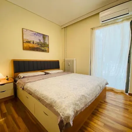 地铁站旁，免费停车，安静舒适街区，精品两卧室大露台公寓，治安好 Apartment *