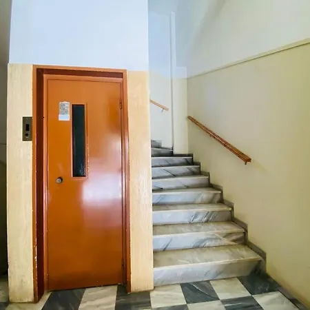 Apartment 地铁站旁，免费停车，安静舒适街区，精品两卧室大露台公寓，治安好