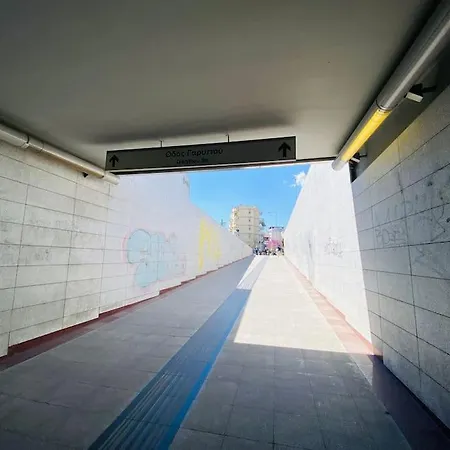 Apartment 地铁站旁，免费停车，安静舒适街区，精品两卧室大露台公寓，治安好